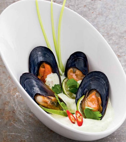 Мидии с лемонграссом и кокосовым молоком
